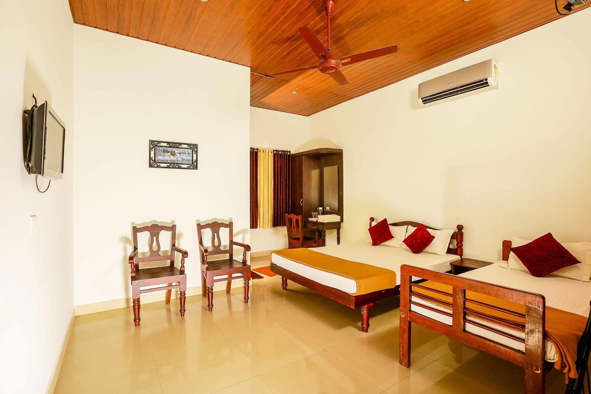 Alappuzha Baywatch Beach Resort מראה חיצוני תמונה